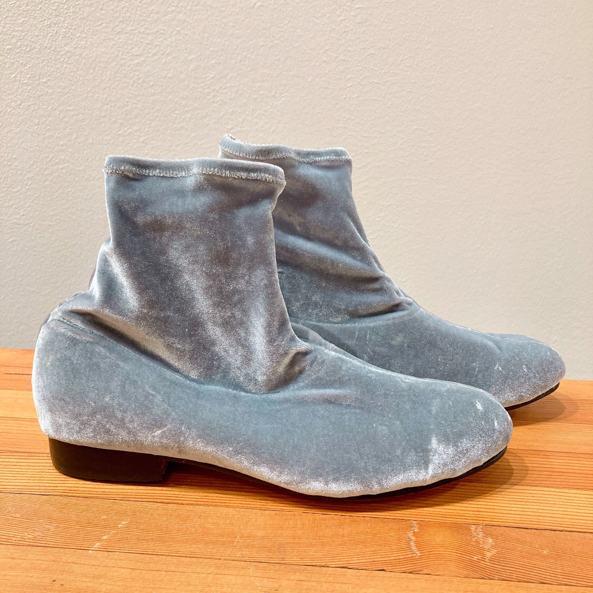 The Palatines Blue Gray Velvet Pull On Ankle Boots - Size 7.5 - NEW - 1122CT