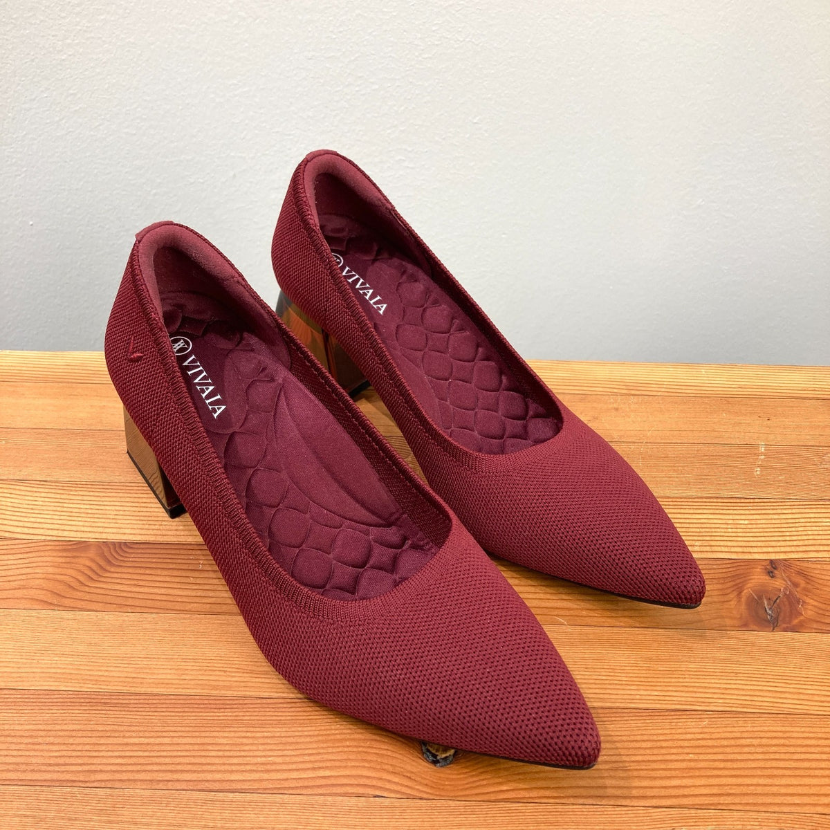 Vivaia Burgundy Block Heel Pointed Toe Aria Heels Shoes - Sz 37.5 / 7 - 0814JF