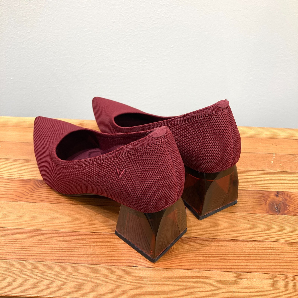 Vivaia Burgundy Block Heel Pointed Toe Aria Heels Shoes - Sz 37.5 / 7 - 0814JF