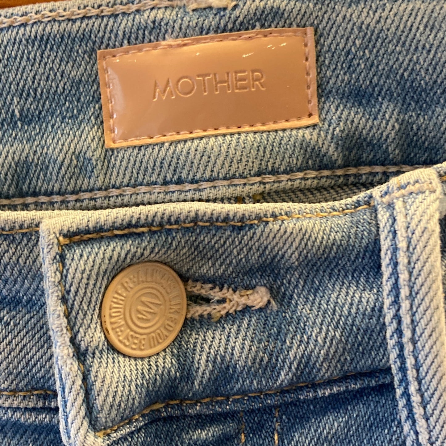 24 - Mother Light Limited Edition Wash The Insider Crop Step Fray Jeans 0203DE