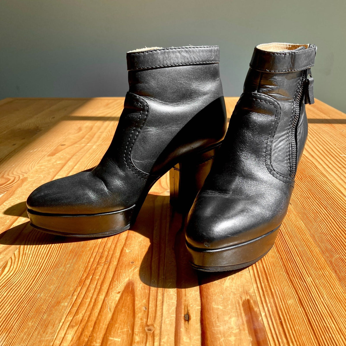 Acne Studios $600 Black Leather Track Platform Ankle Boots - Size 36 / 6- 0927EK
