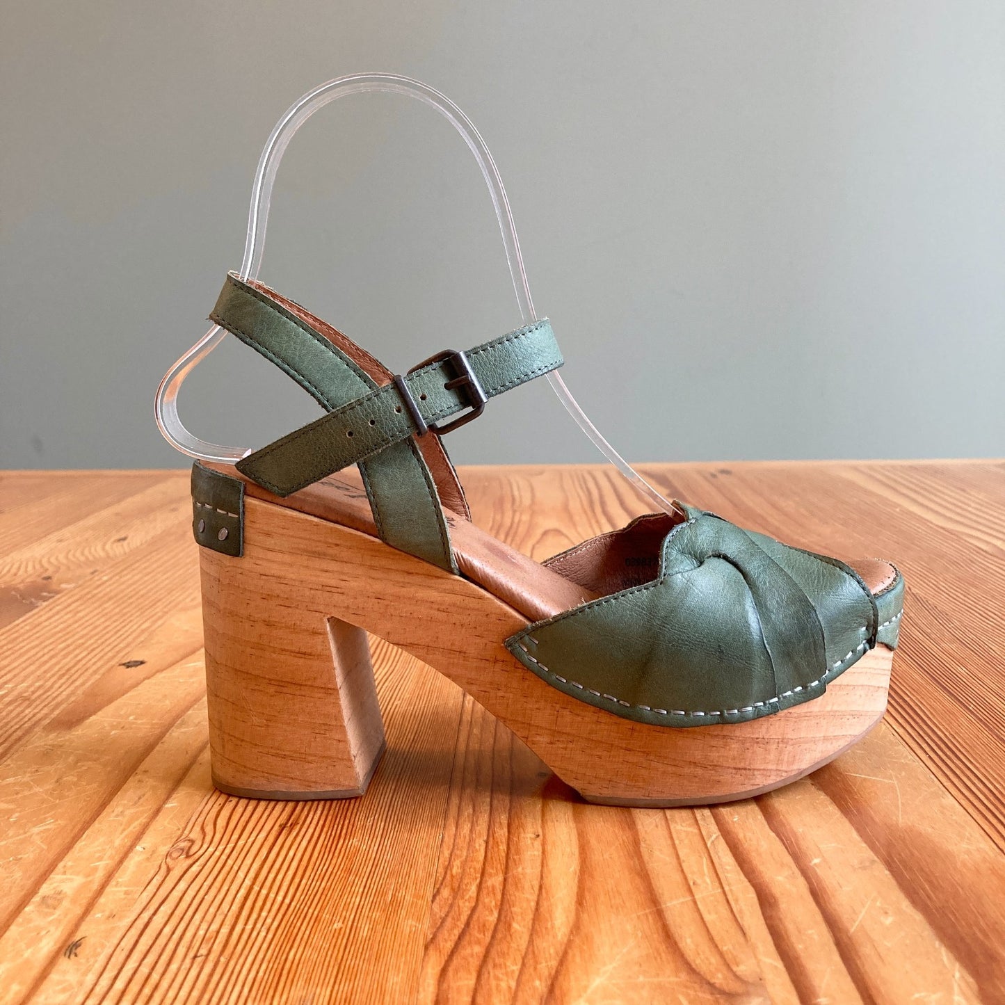 36 / 6 - Free People Green Leather Orion Peeptoe Wooden Platform Clogs 0727SO