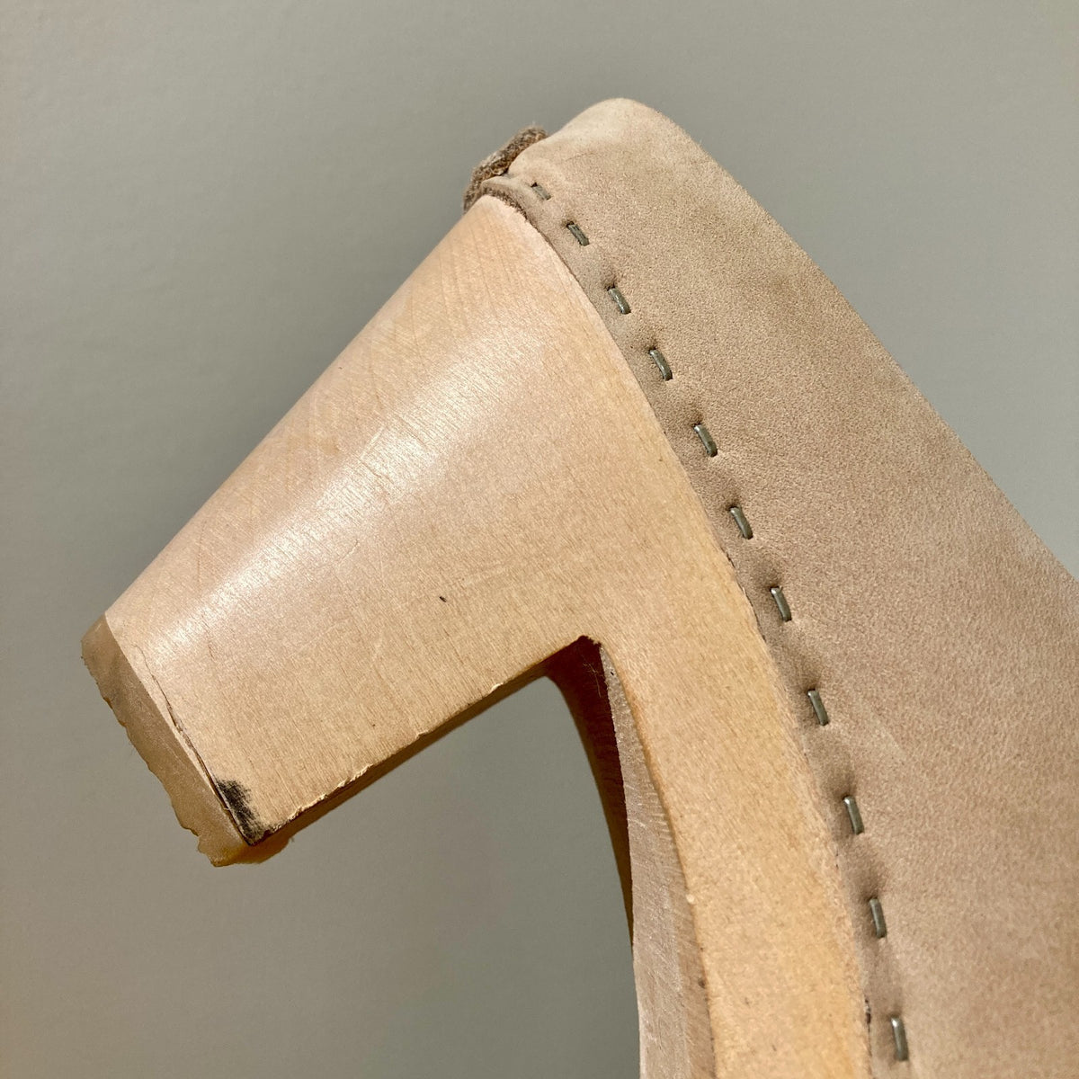 Bryr Tan Leather Wood Heel Cross-Strap Sandals Shoes - Size 36 / 6 - 0312IG