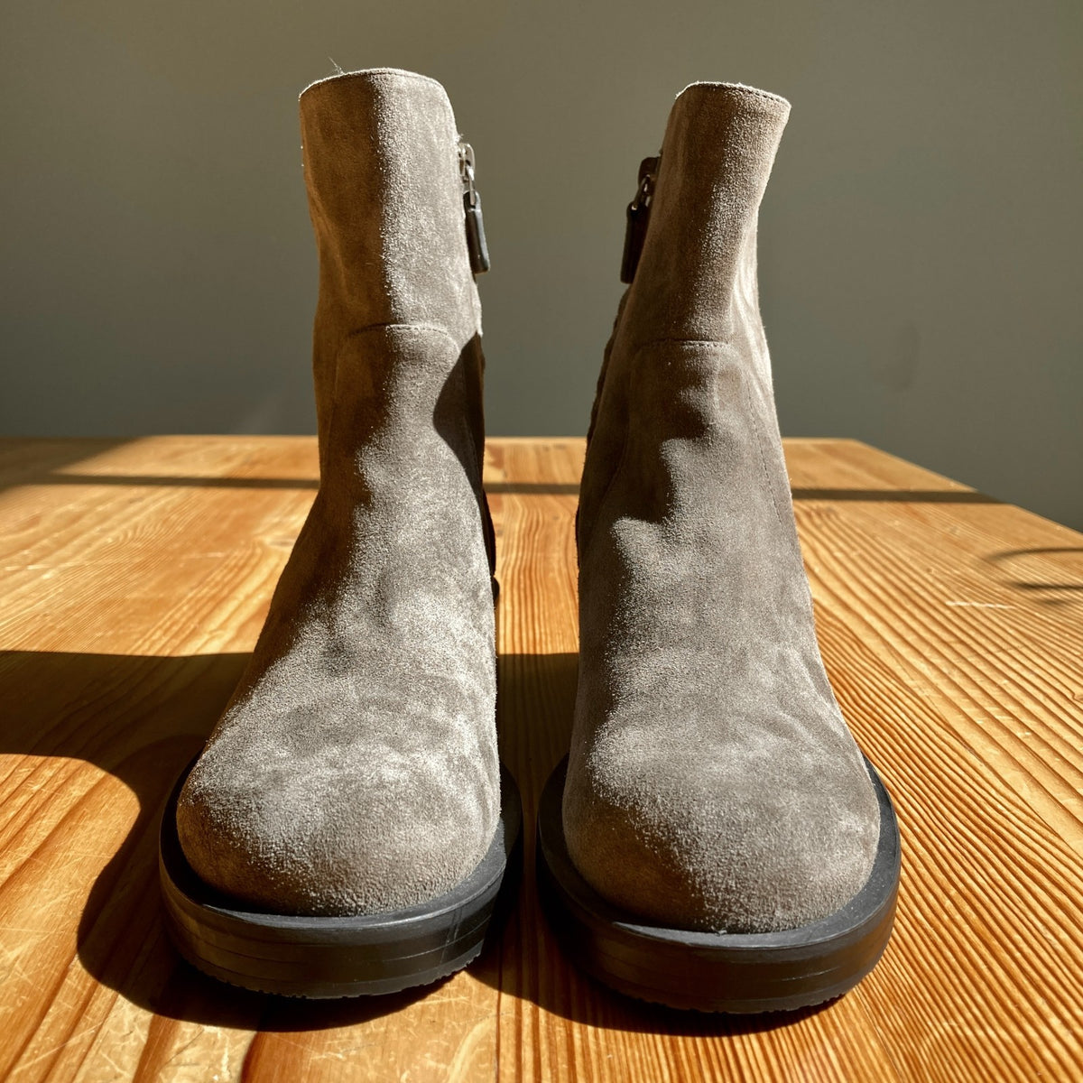 Stuart Weitzman NEW Grey Suede 5050 Bold Zip Ankle Boots - Size 6 - 0320JS
