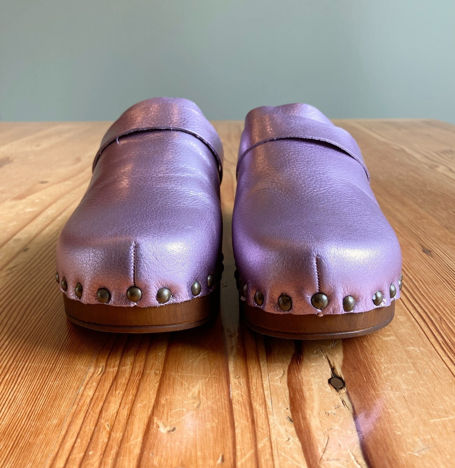 Seychelles NEW Pink Metallic Loud & Clear Clogs w/ Box - Size 6.5 - 0530MM