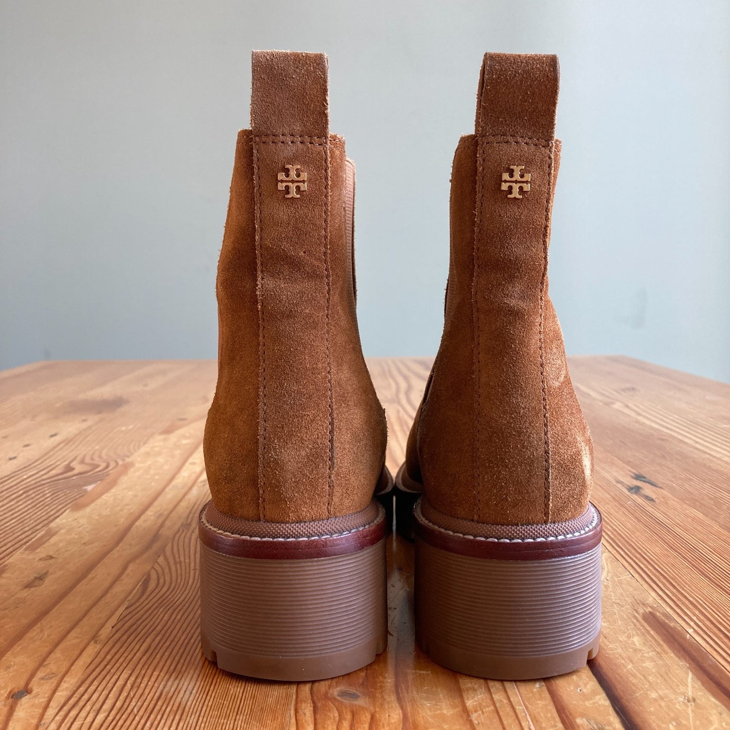 Tory Burch Chestnut Brown Suede 50mm Chelsea Lug Boots - Size 8 - 1103ES