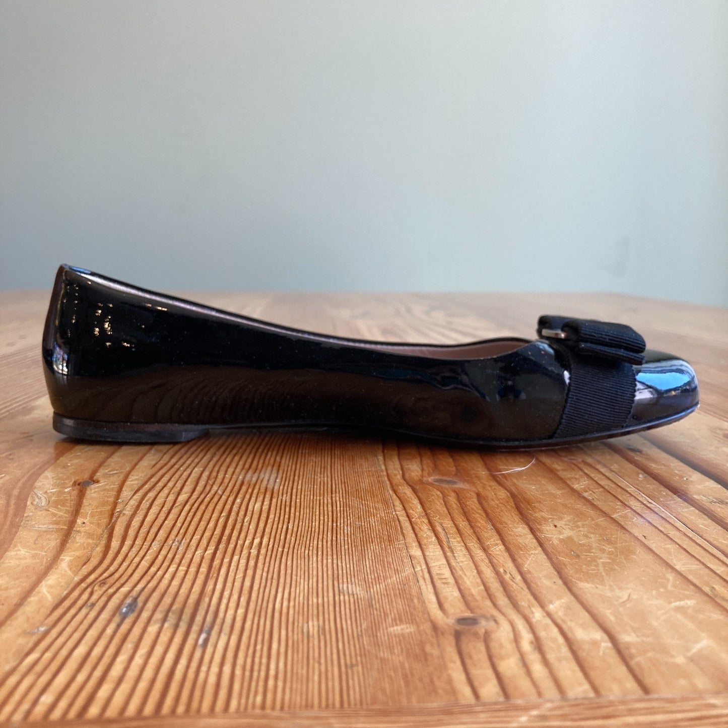 Ferragamo $780 Black Patent Leather Varina Ballet Flats Shoes - Sz 7.5 - 0803XL