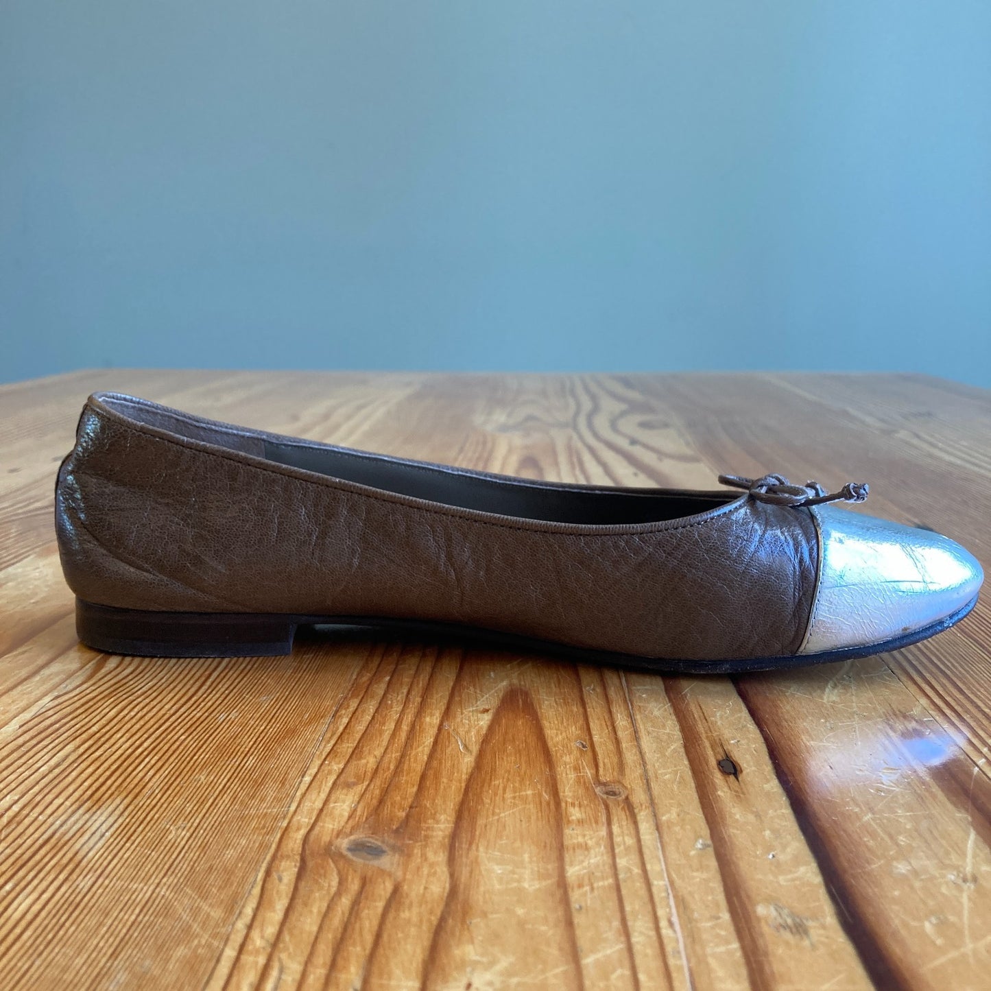 Tory Burch Brown & Silver Leather Capped Toe Flats Shoes - Size 10 - 0206BS