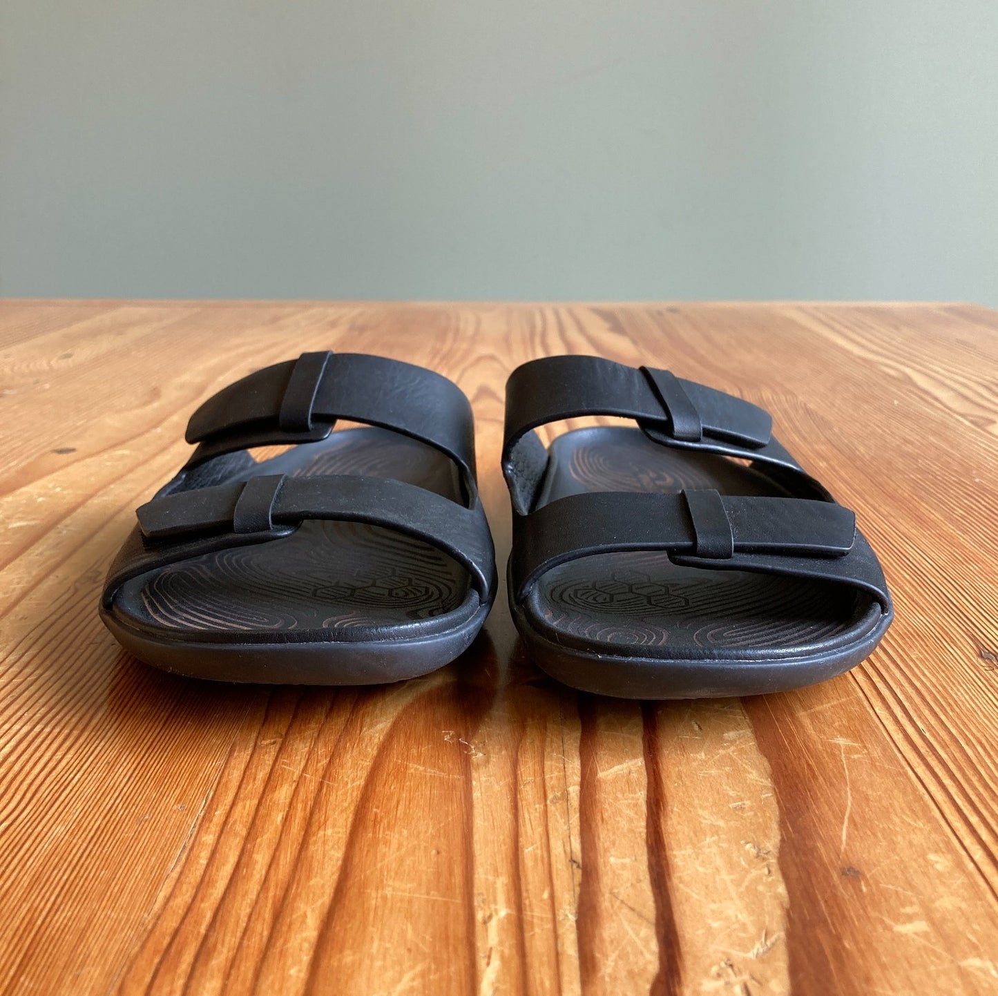 Vivo Barefoot $150 Black Two Strap Sensus Yen Sandals - Size 39 / 8 US - 0204AB
