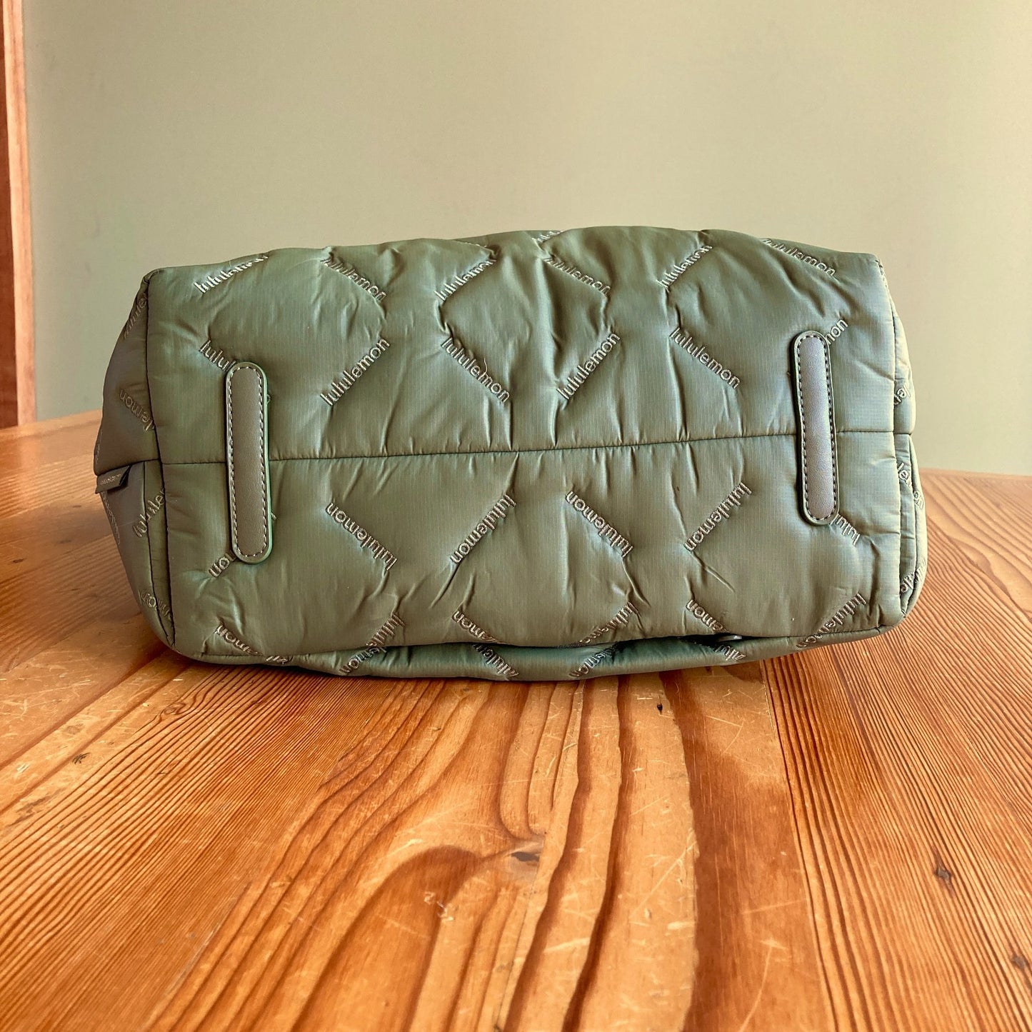 Lululemon $148 Olive Green Quilty Pleasures Shoulder Tote Gym Bag 0927EK