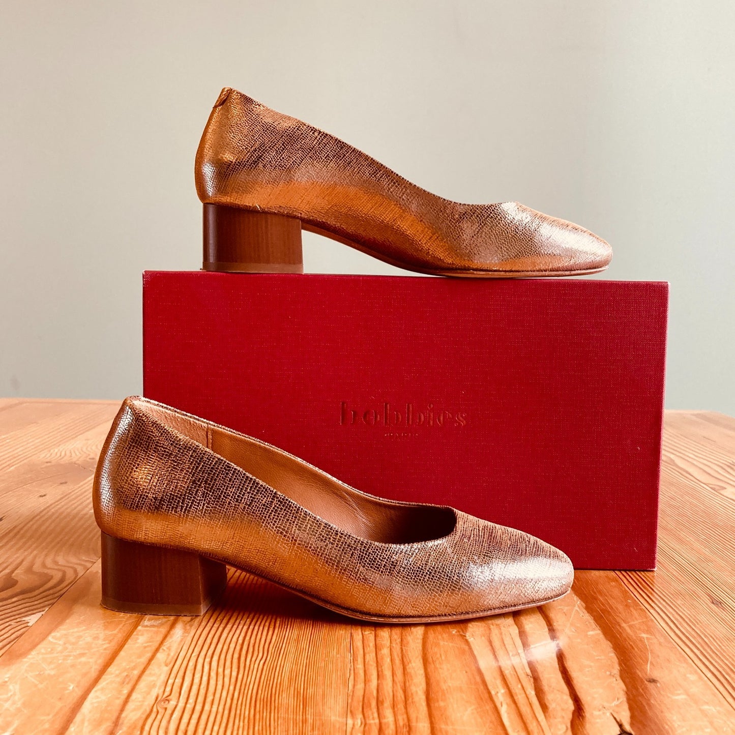 38 / 7.5 - Bobbie's $275 Gold Rosie Modoré Low Heel Ballet Shoes w/ Box 0204EB
