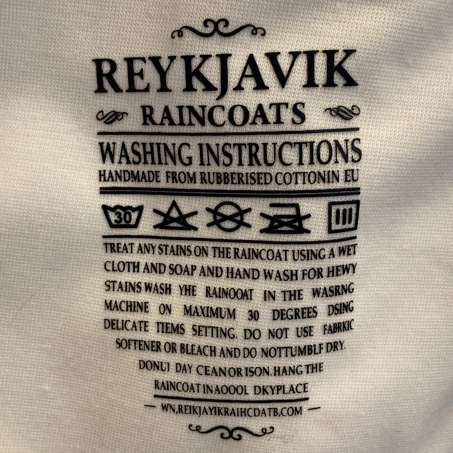 XS - Reykjavik Iceland Unisex White Classic Waterproof Hooded Rain Jacket 0518AF