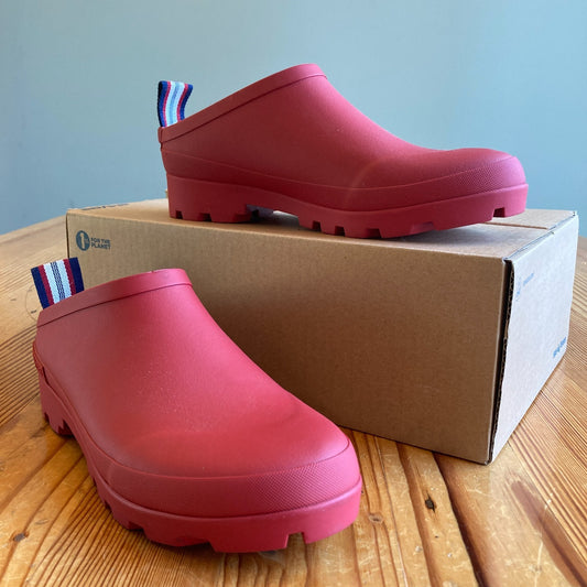 Seavees Tomato Red Rubber Bodega Clog Shoes w/ Box - Size 8 - 0415AU