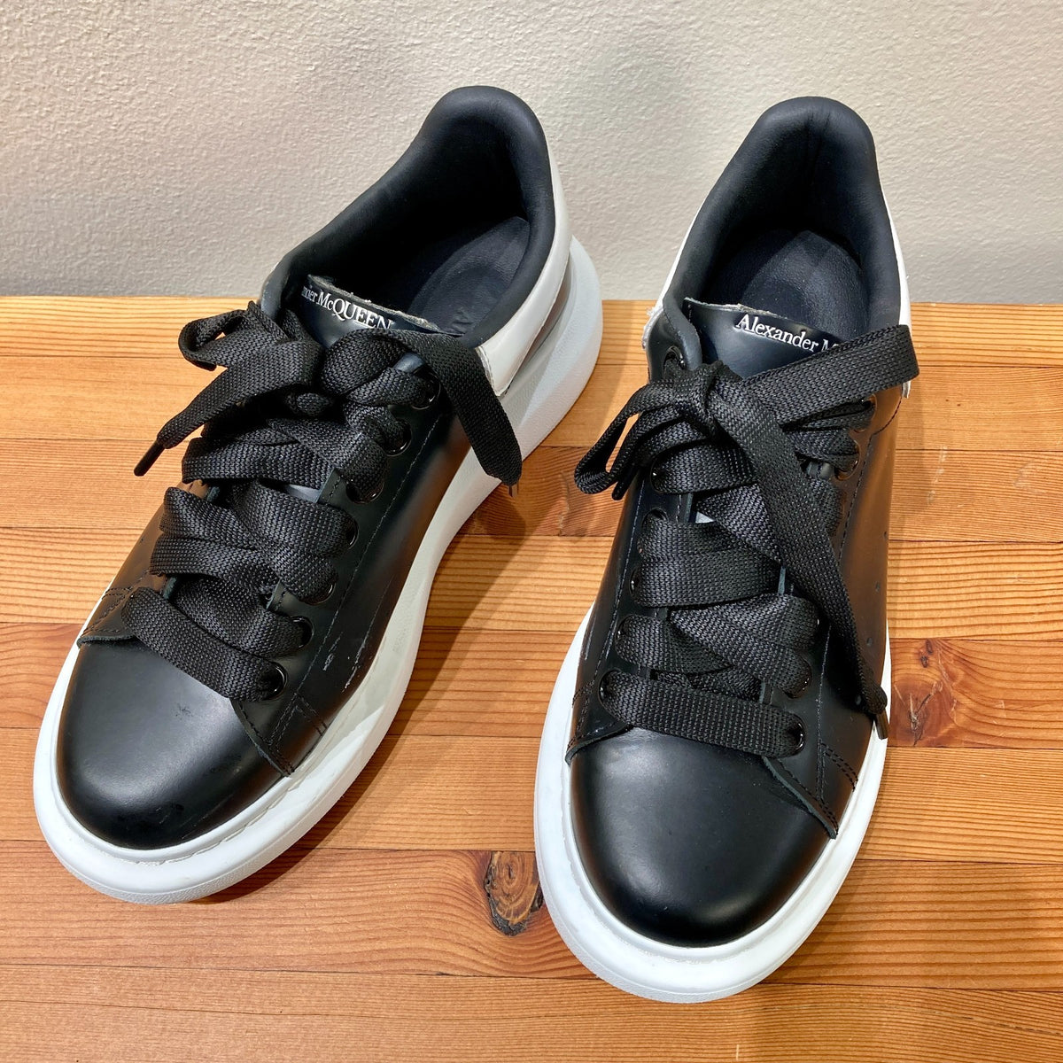 Alexander McQueen $590 Black Oversized Sneakers *damage - Size 39 / 9 - 0320JS