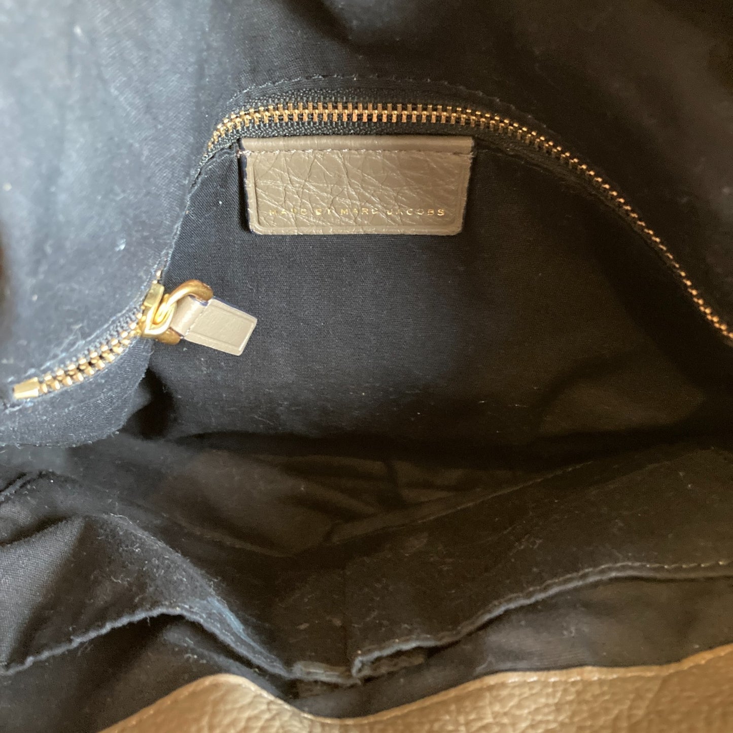 Marc by Marc Jacobs Gray Taupe Crossbody Natasha Classic Q Purse Bag 0306ML