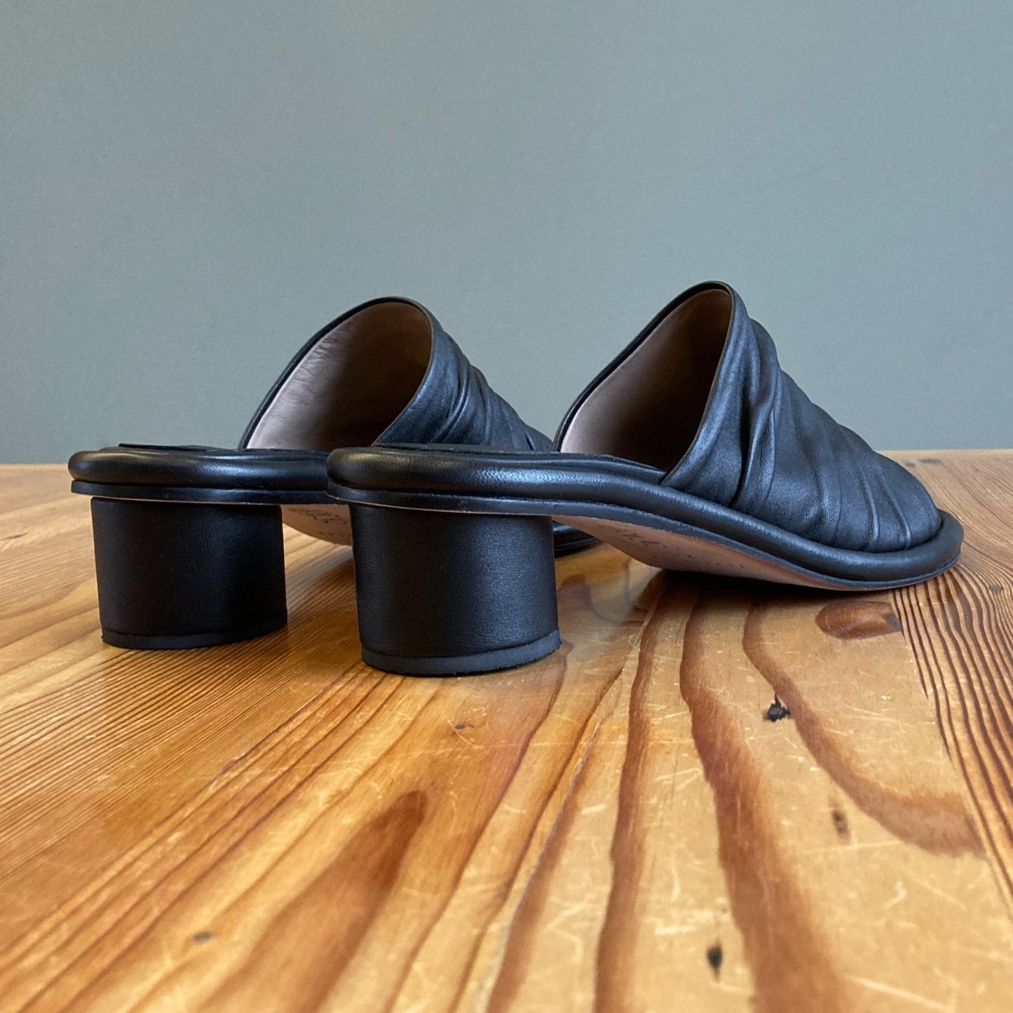 40 - Lauren Manoogian Black Leather Ruche Slide Heels Shoes NEW w/ Box 0416JW