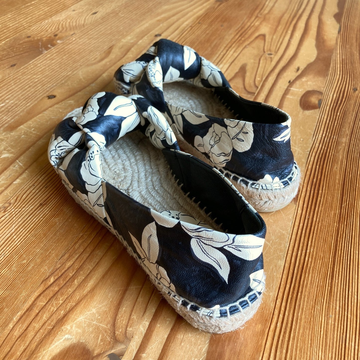 Miu Miu Black White Floral Leather Jute Open Sandals - Size 39 / 8.5 - 1107TZ