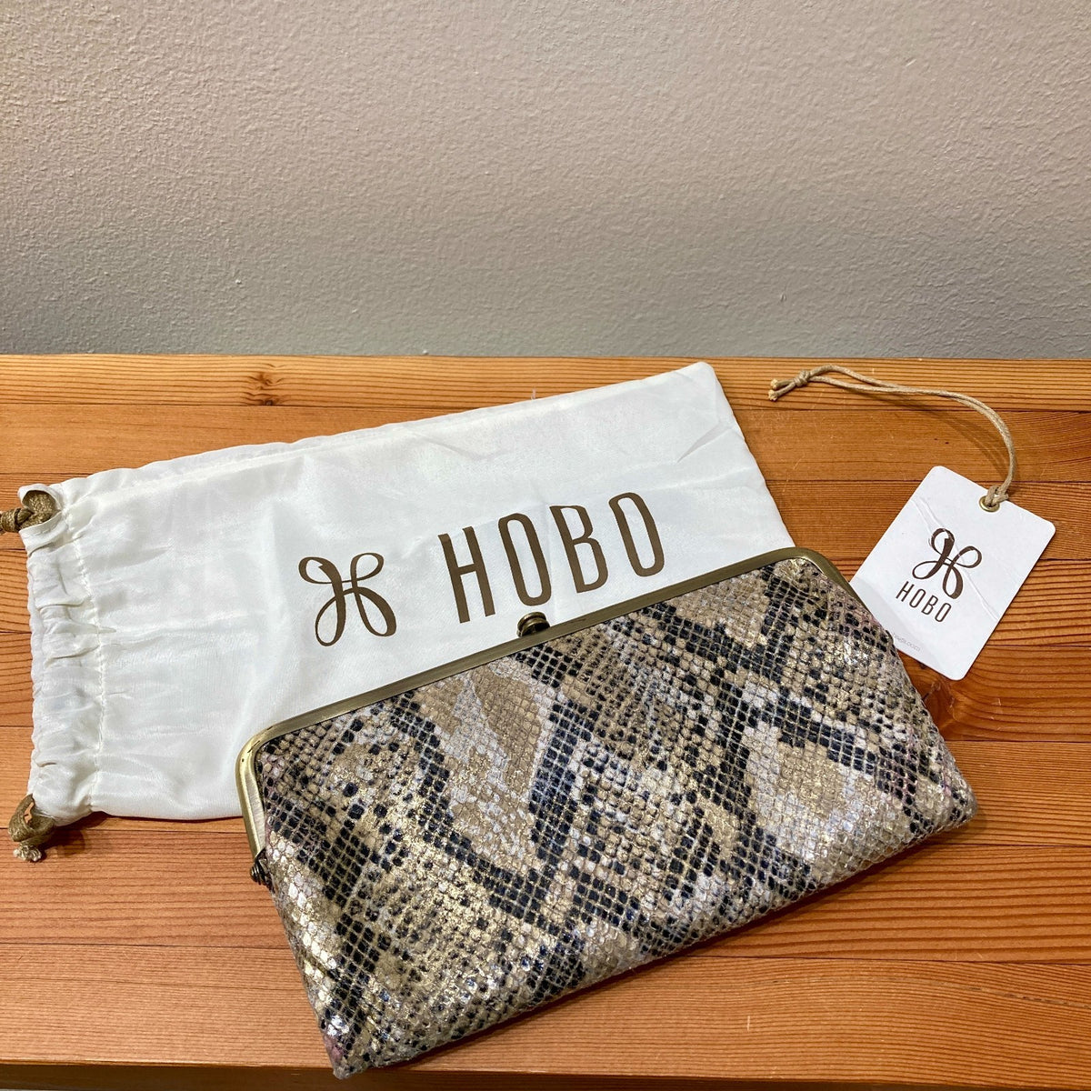 Hobo International $138 Liquid Snake Pattern Lauren Wallet EUC - 0916KJ
