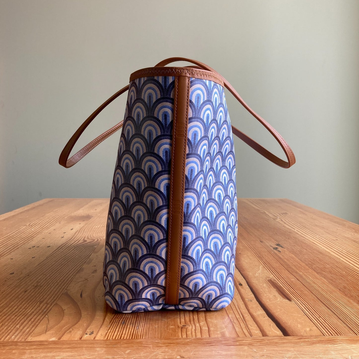 Hobo International Blue White Print All That Tote Bag & Cosmetic Pouch - 0514AK