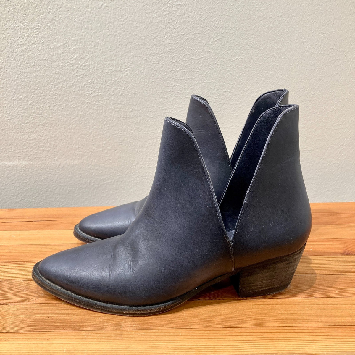 Free People Black Leather Charm Double V Ankle Boots - Size 37.5 - 0913AY