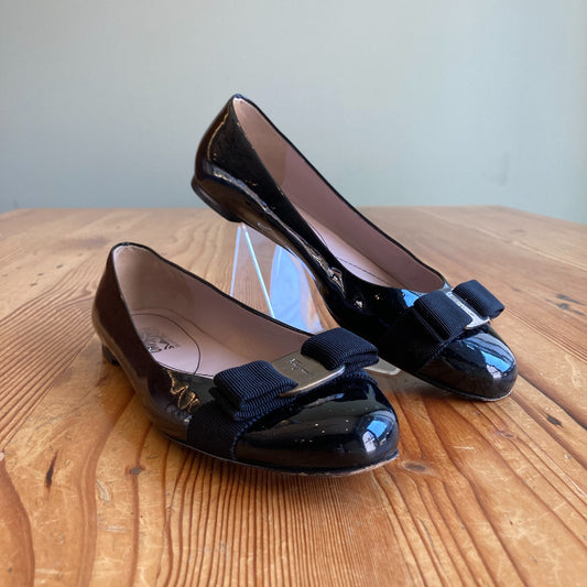 Ferragamo $780 Black Patent Leather Varina Ballet Flats Shoes - Sz 7.5 - 0803XL