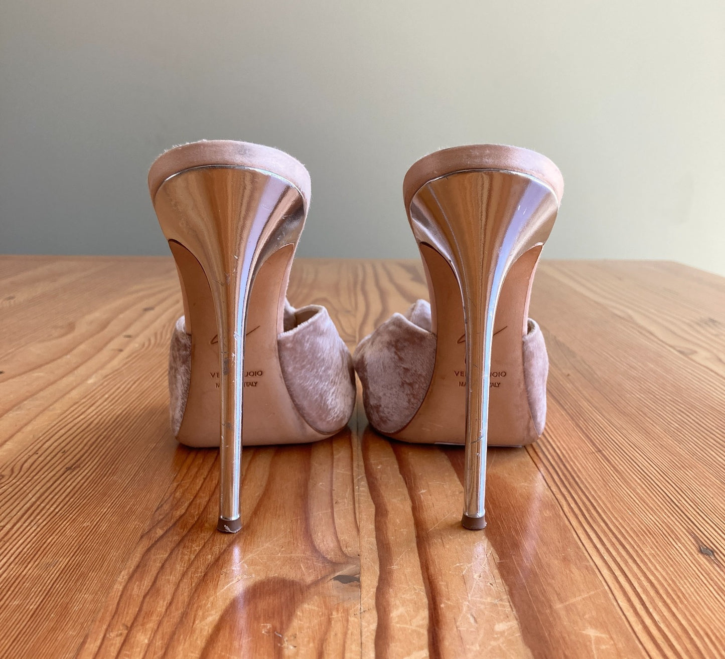 Giuseppe Zanotti $625 Blush Velvet Bridget Heels - Sz 39 / 8 *flaw - 0709EH