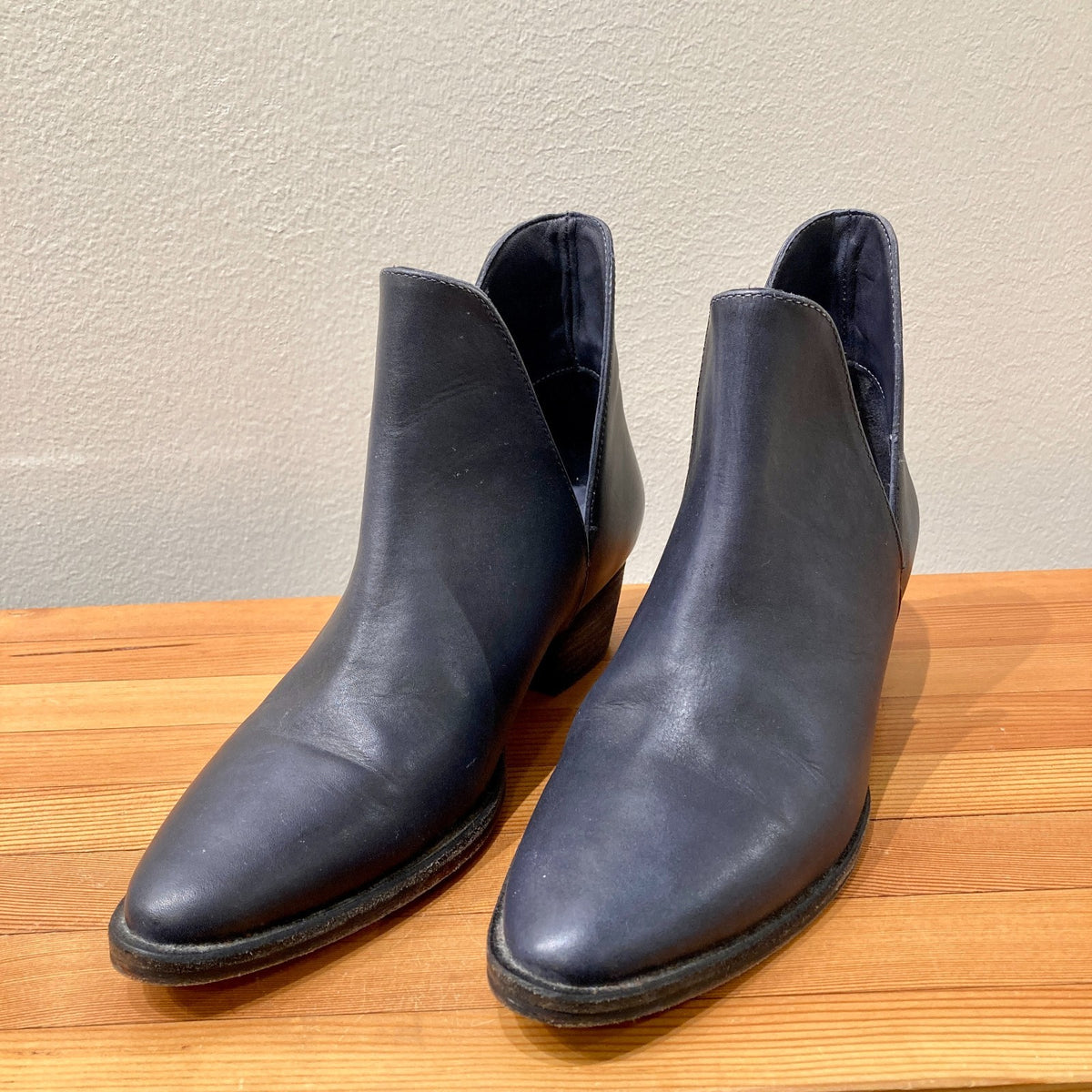 Free People Black Leather Charm Double V Ankle Boots - Size 37.5 - 0913AY