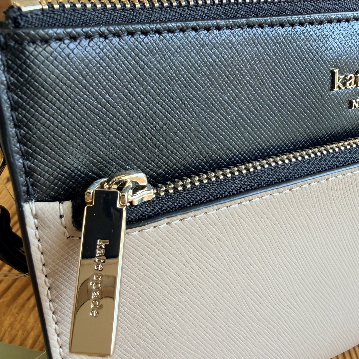 Kate Spade Black Tan Saffiano Leather Zip Top Wristlet Purse - NEW - 1107MJ