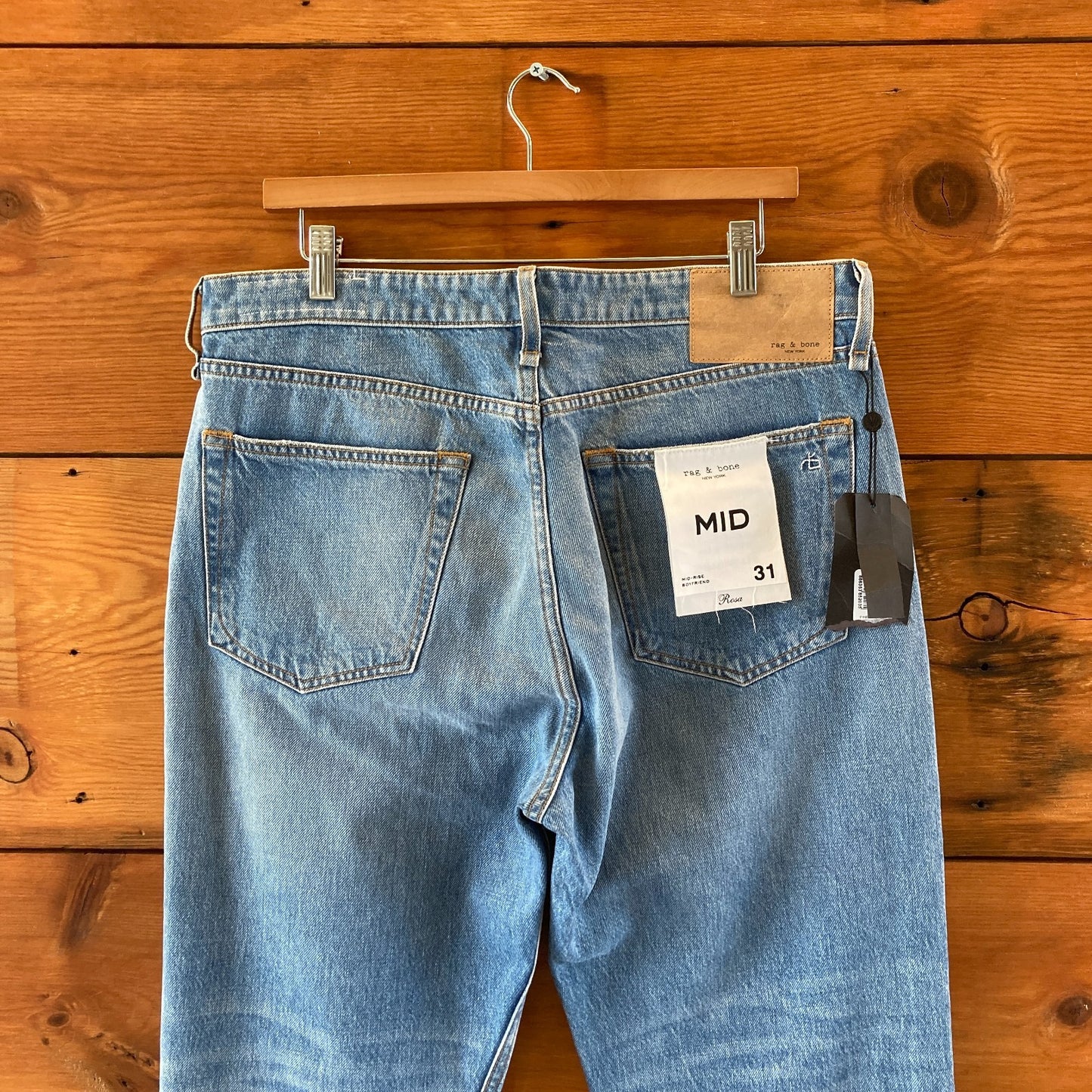 Rag & Bone Light Mid Rise Boyfriend Jones w/ Holes Jeans - Sz 31 - NEW - 0417DL