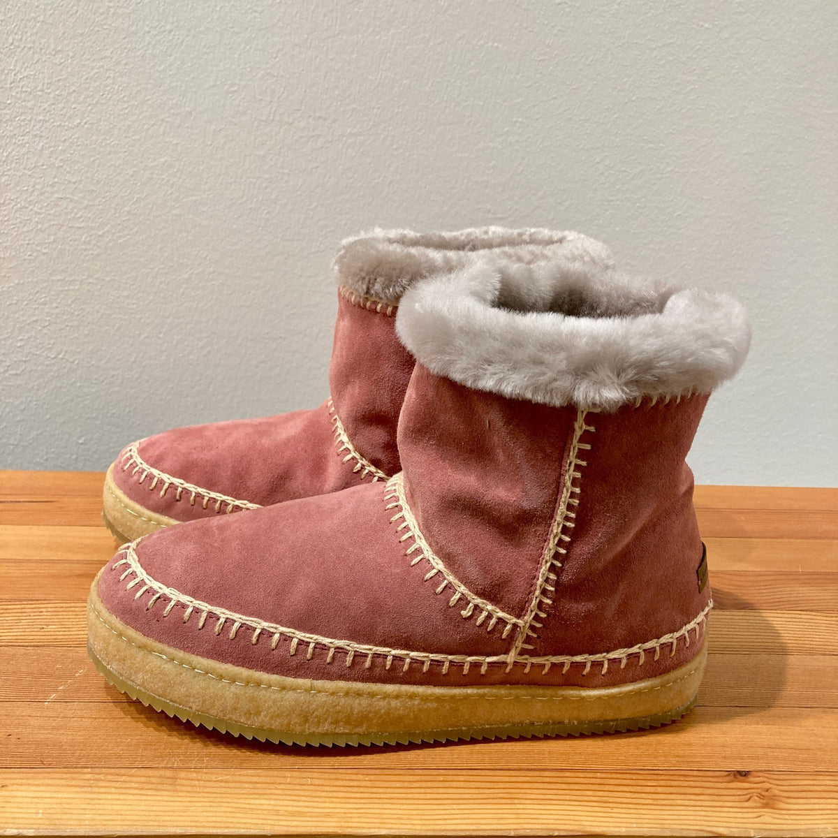 Laid Back London Pink Suede Pull On Moccasin Boots - Sz 38 - NEW w/ box - 1122CT