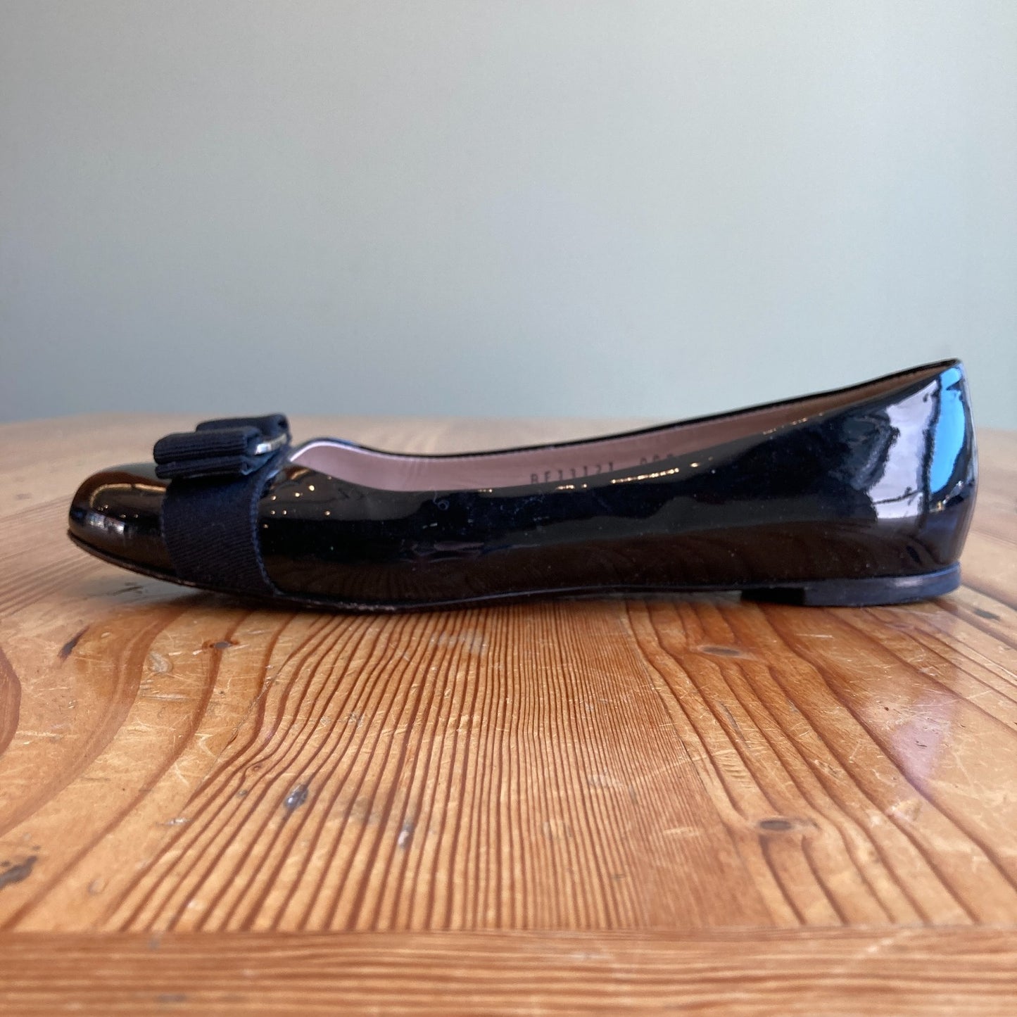 Ferragamo $780 Black Patent Leather Varina Ballet Flats Shoes - Sz 7.5 - 0803XL