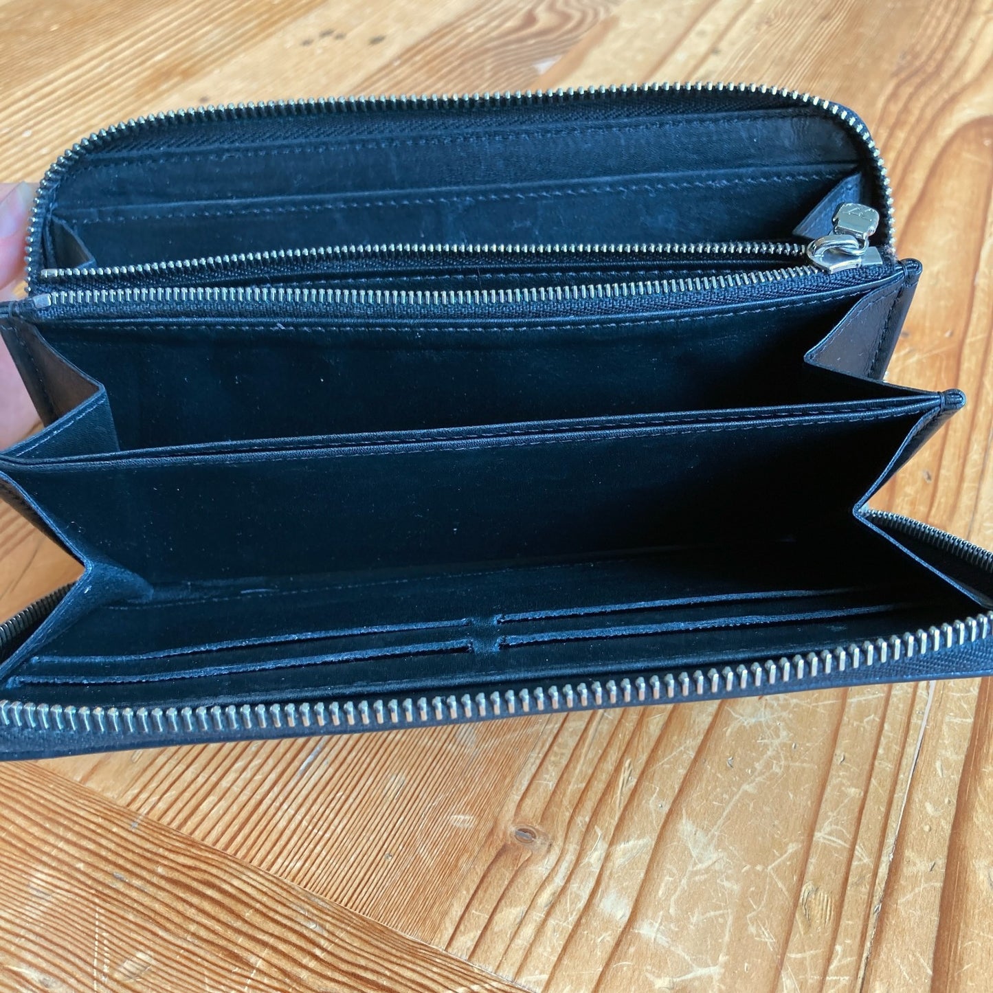 Louis Vuitton Black Smooth Leather Zippy Zip Around Wallet - 0209SB