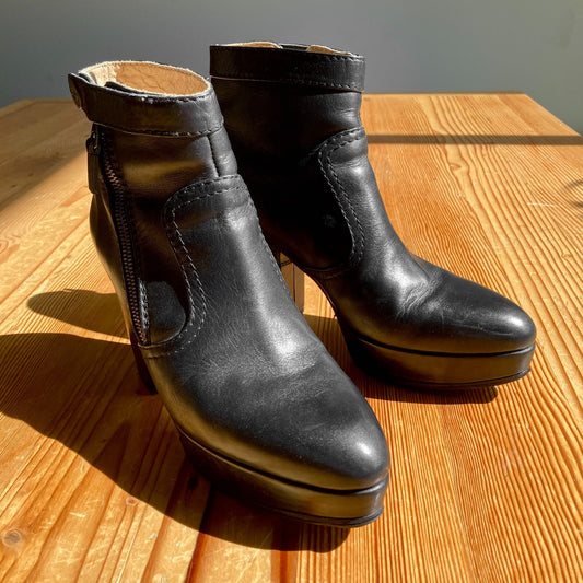 Acne Studios $600 Black Leather Track Platform Ankle Boots - Size 36 / 6- 0927EK