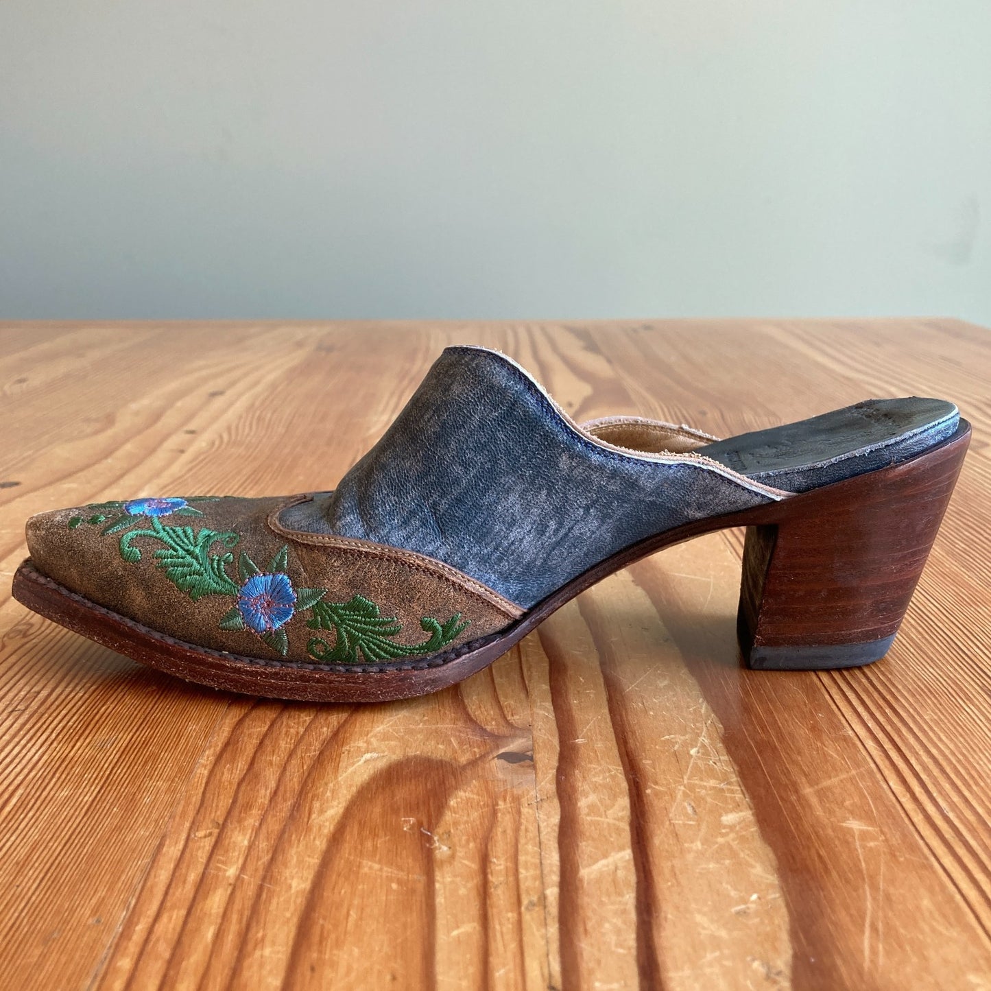 Old Gringo Blue Distressed Leather Western SnipToe Mules Shoes - Size 7 - 0811GR
