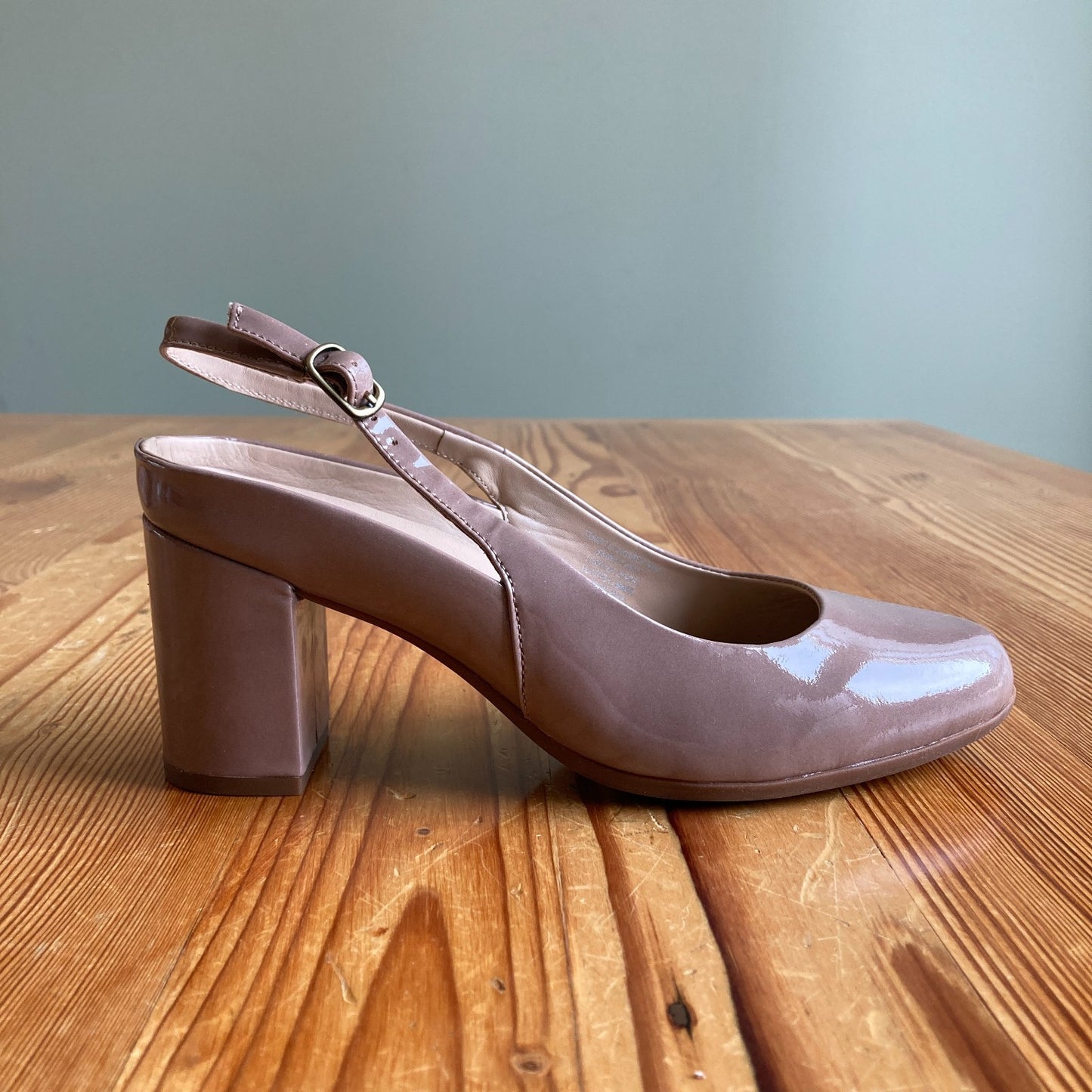 Abeo Tan Patent Leather Tempo Slingback Heels Shoes - Sz 8 - NEW w/ Box - 4427SC