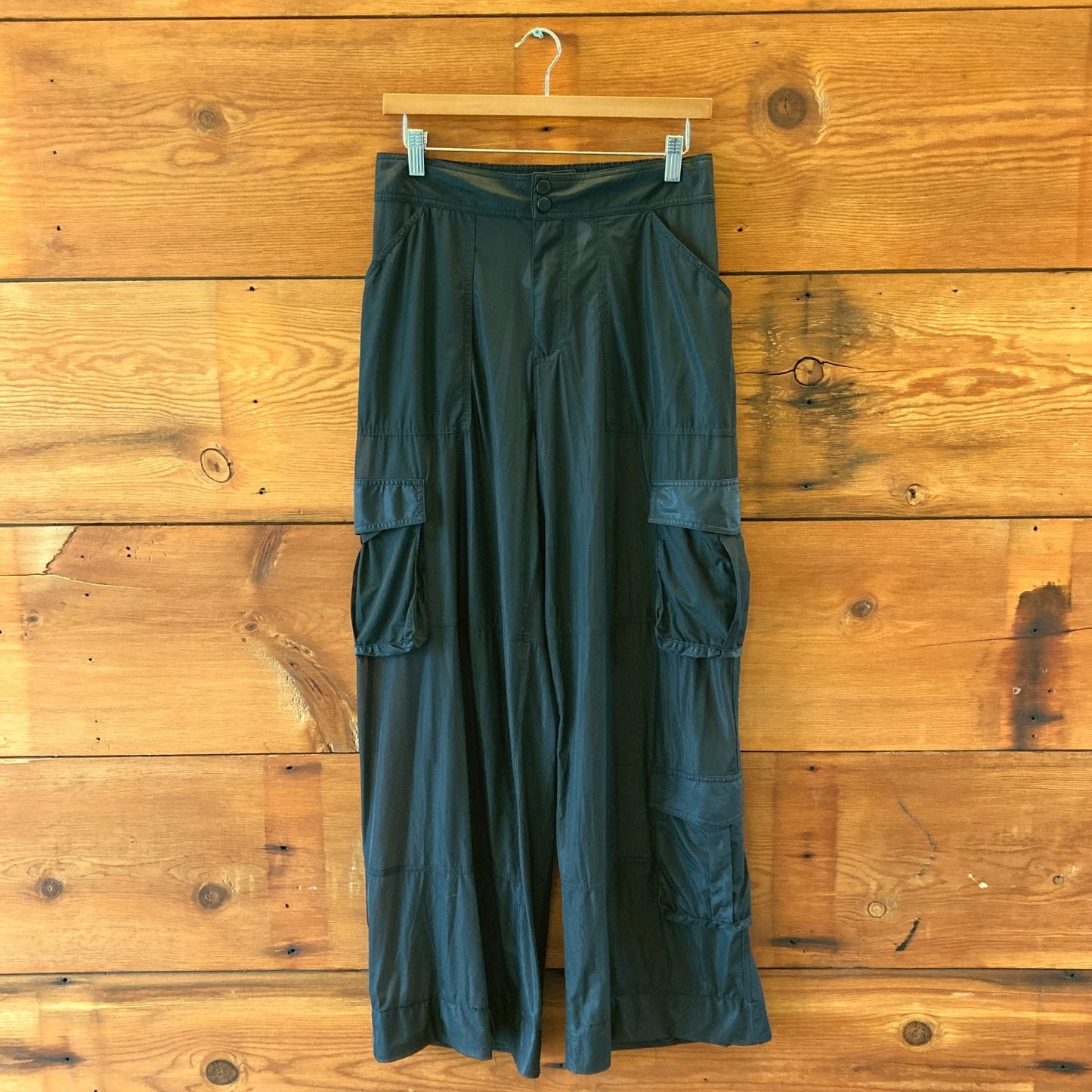 Alo $148 Black Sheer Effusion Cargo Athletic Wide Leg Pants - Size M - 1011SC