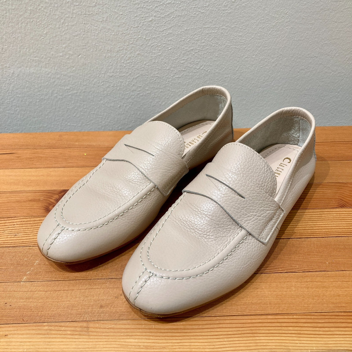 La Canadienne Beige Leather Slip On Penny Loafers Shoes - Sz 38.5 / 8.5 - 0124KG
