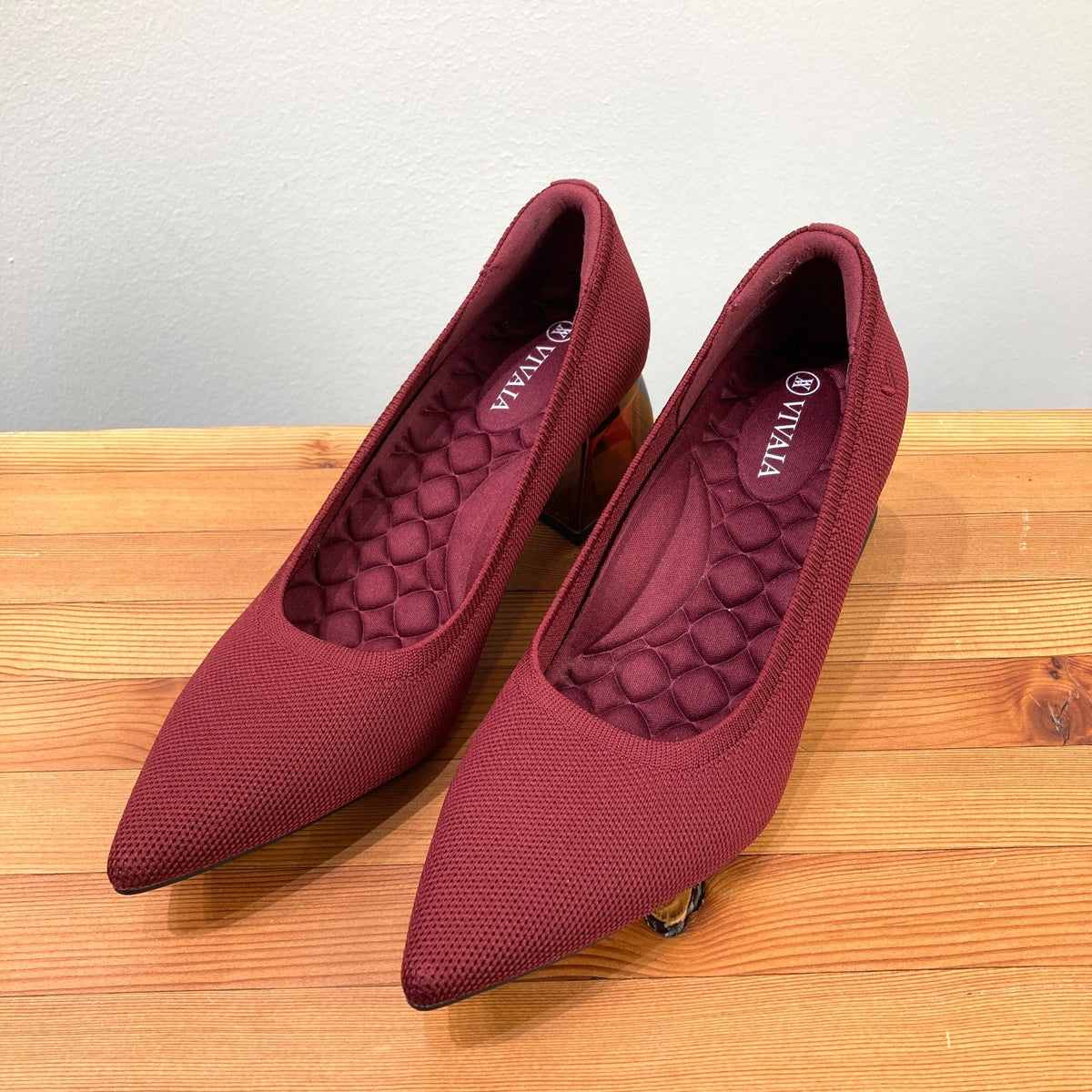 Vivaia Burgundy Block Heel Pointed Toe Aria Heels Shoes - Sz 37.5 / 7 - 0814JF