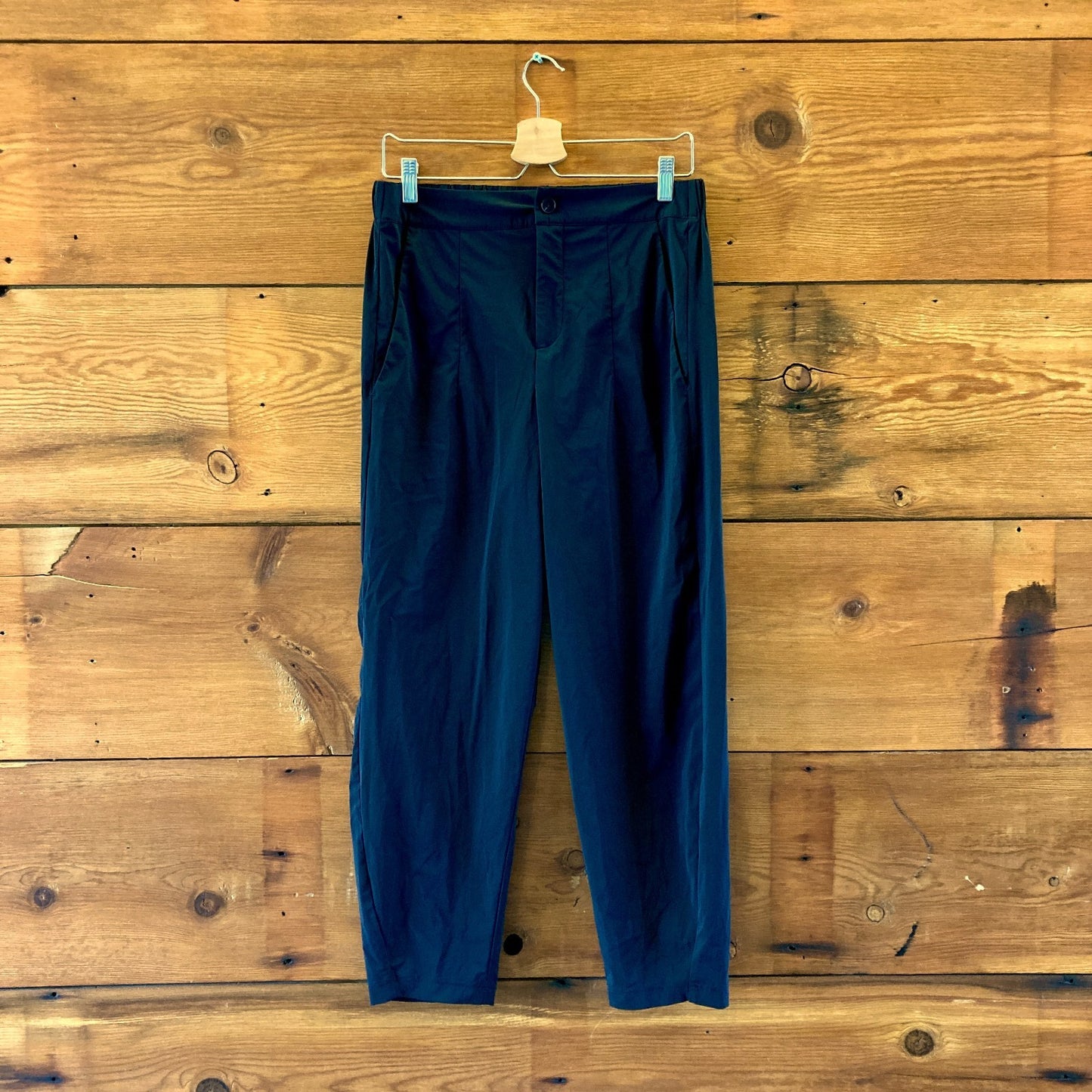 Ruti Black Tapered Leg High Waisted Athleisure Pants - Size 8 - 4427SC