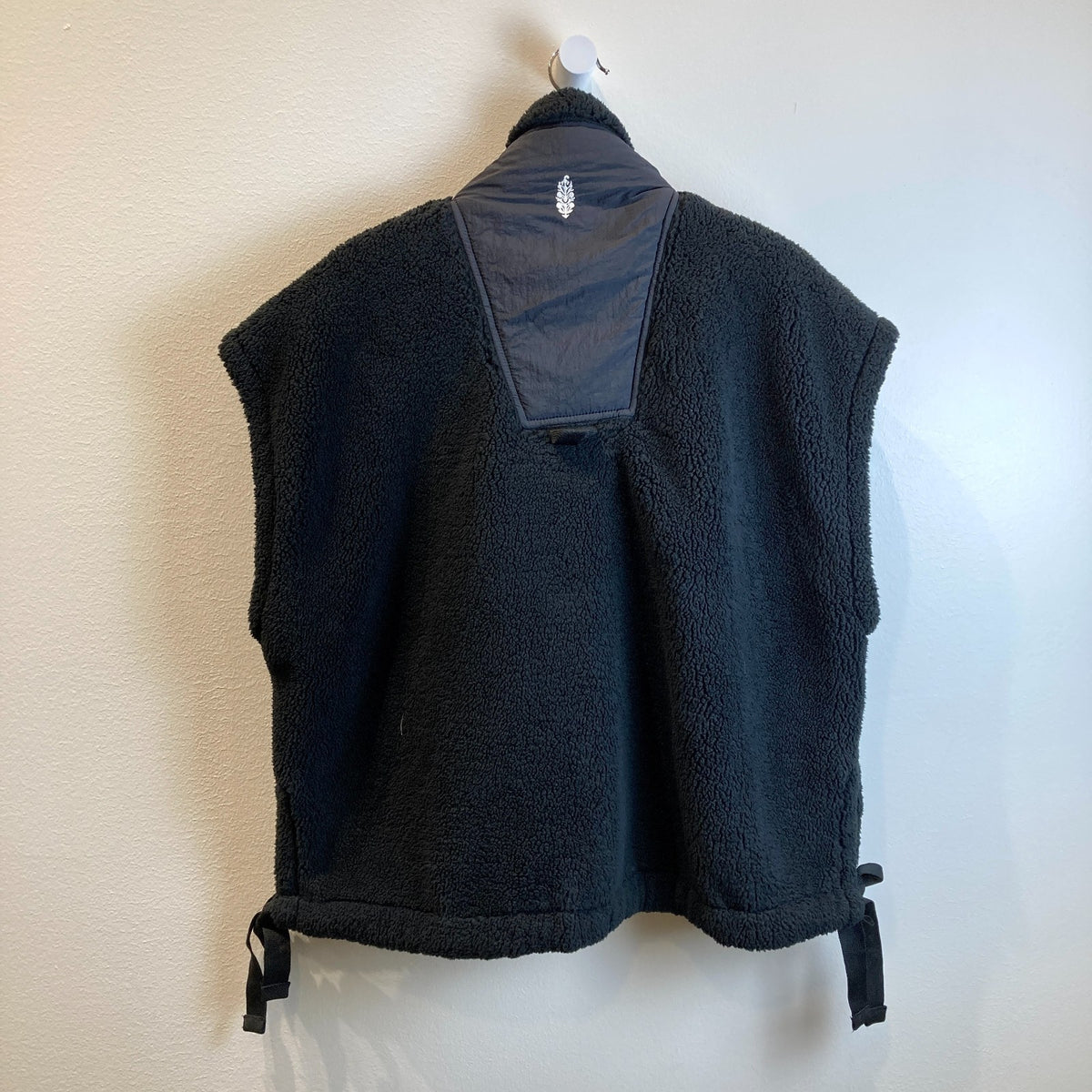 FP Movement Black Scout it Out Short Sleeve Fleece Vest - Size M - 0624KB
