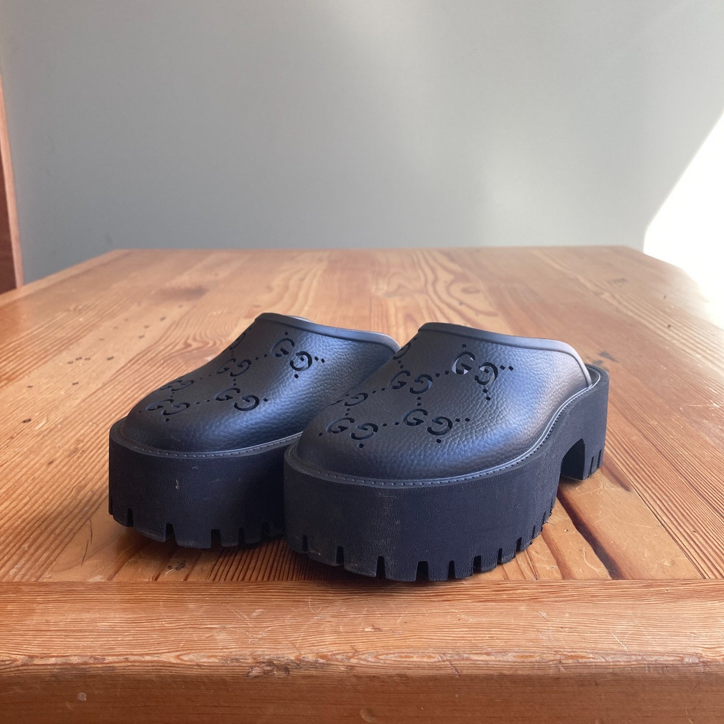 GUCCI Black Ela Perforated Rubber Platform Mules Sandals - Size 35 / 5 - 0312IG