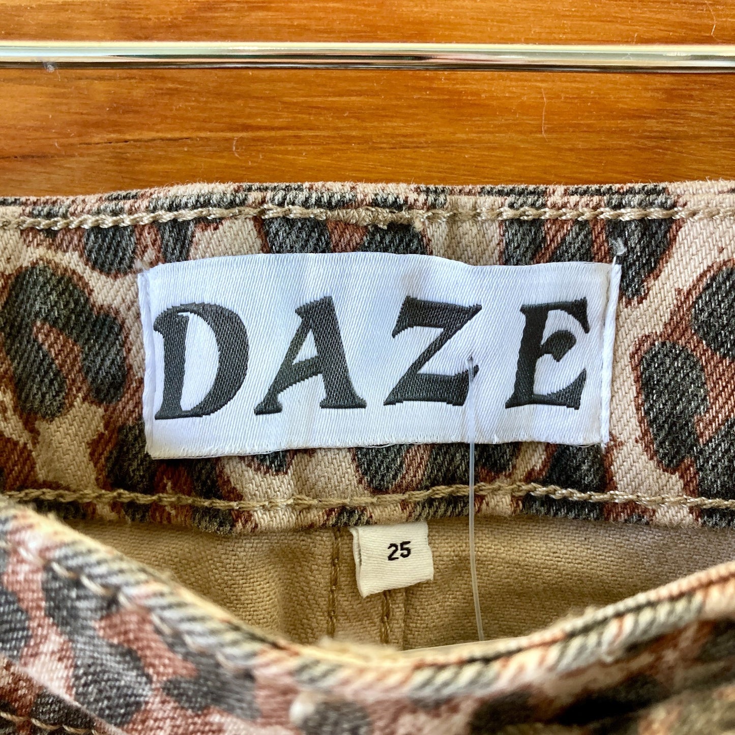 Daze NEW Brown Cool Cat Print Malibu Mid Waist Mini Skirt - Size 25 - 0313SH