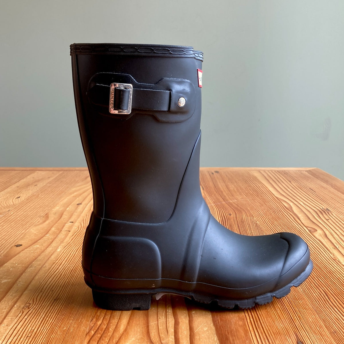 Hunter Black Original Short Rubber Rain Pull On Boots - Size 7 - w/ box - 0724HT
