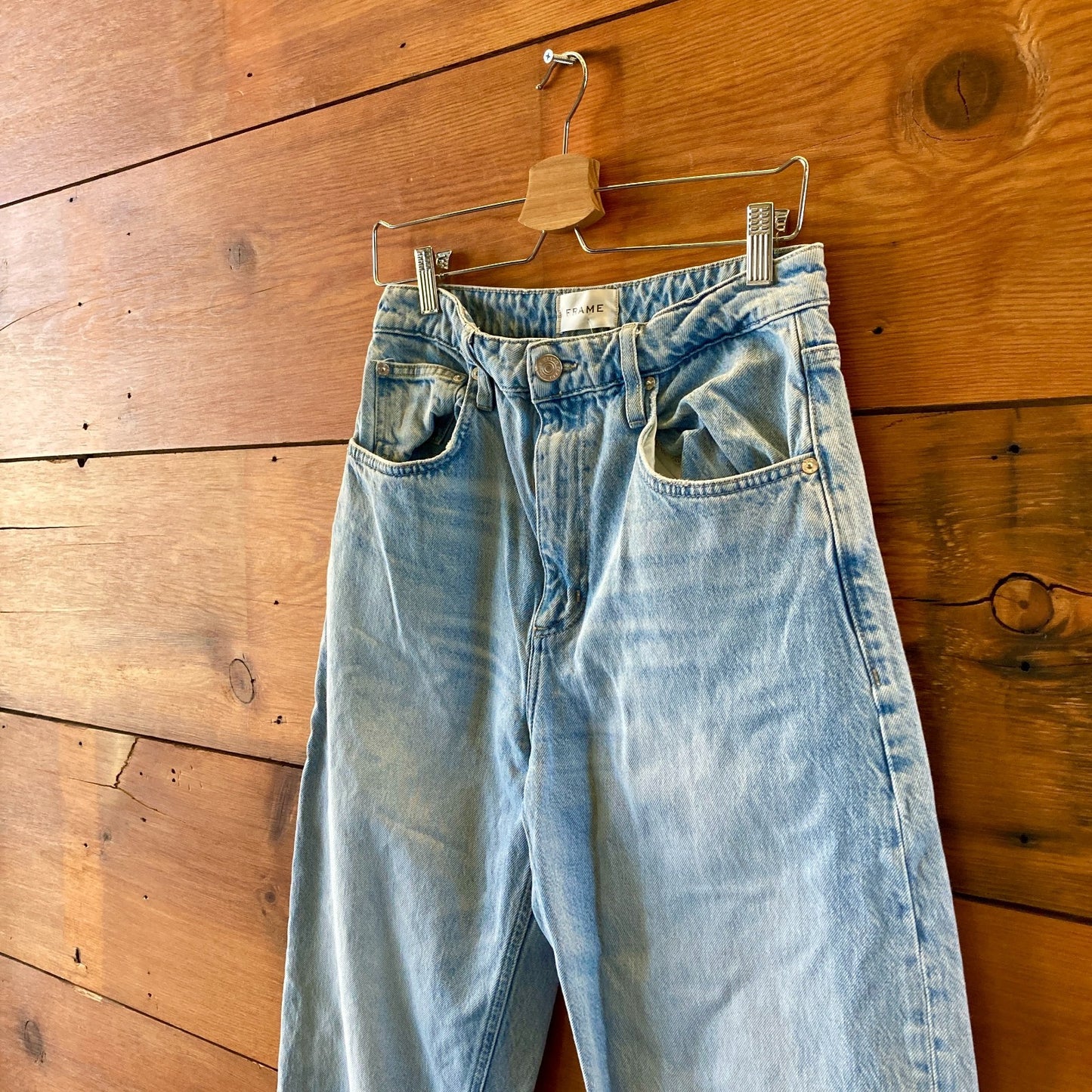 Frame Long Barrel Leg Jeans in Irwin Light Wash - Size 28 - 0111EH