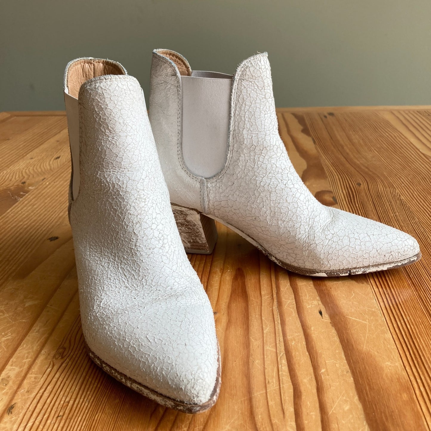 MoMa White Crackled Leather Point Toe Ankle Chelsea Boots - Size 36 / 6 - 1220MM