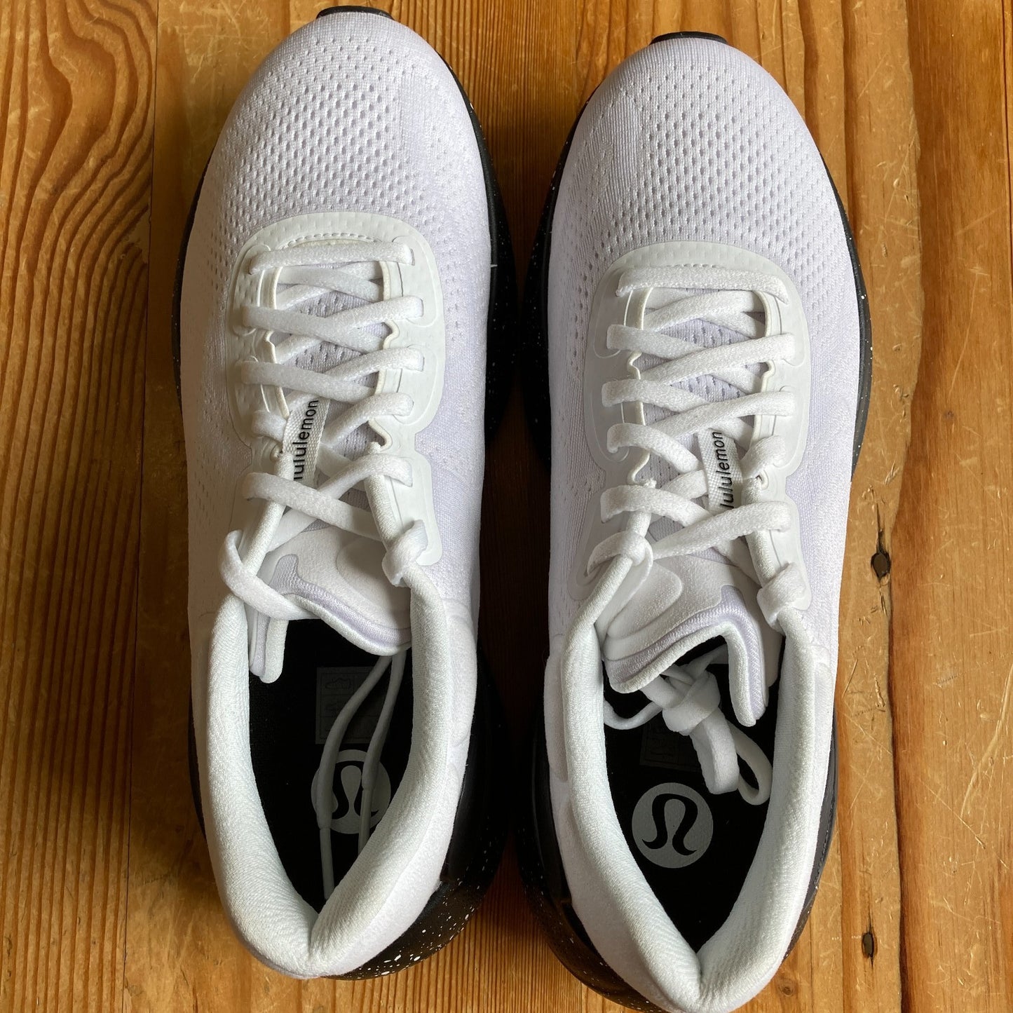 Lululemon Mens $158 White & Black Beyondfeel Running Shoes - Sz 9 - NEW - 0102BW