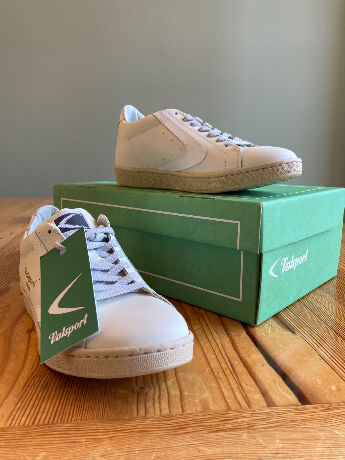 Valsport $296 White Leather Tournament Shoes - Size 38 - NEW w/ Box - 4427SC