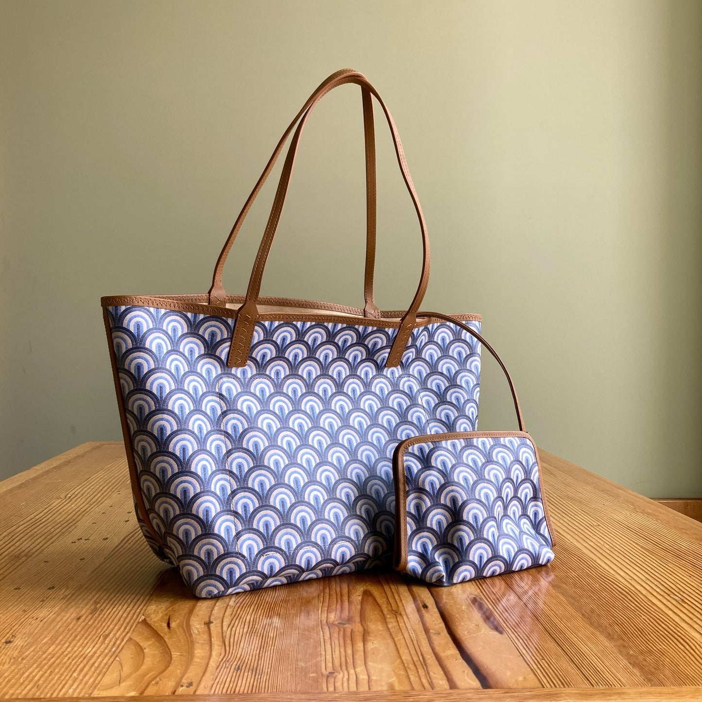 Hobo International Blue White Print All That Tote Bag & Cosmetic Pouch - 0514AK