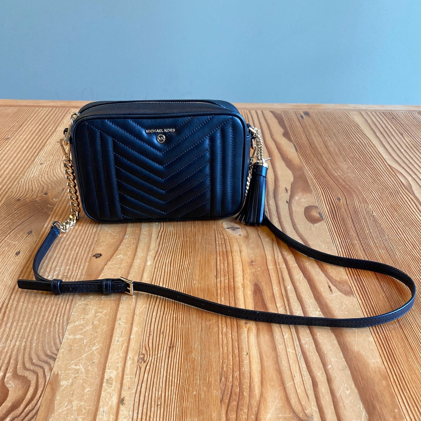 Michael Kors Black Quilted Chevron Leather Jet Set Camera Bag Purse EUC 0223LR