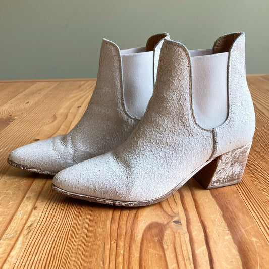 MoMa White Crackled Leather Point Toe Ankle Chelsea Boots - Size 36 / 6 - 1220MM